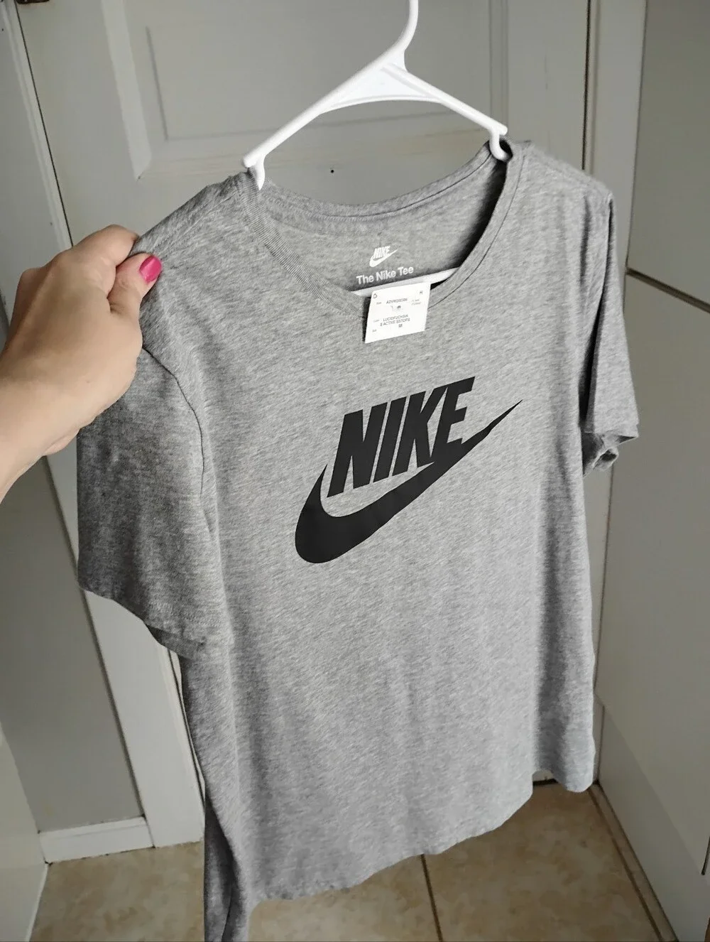 NWT classic ladies heather gray Nike T-shirt top